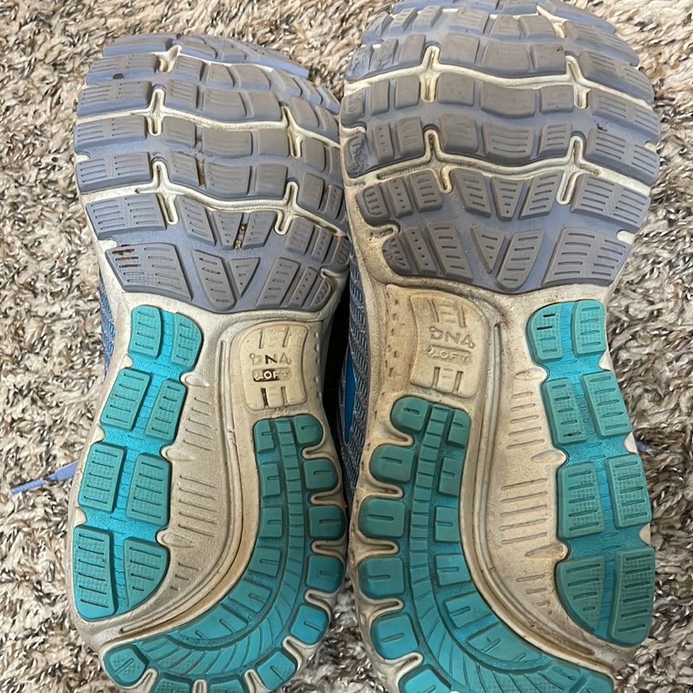 Women’s Brooks Ghost 12 tennis shoes - Picture 3 of 3